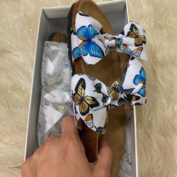 ✨Black Friday sale ✨ Butterfly bow slides - Picture 2 of 4